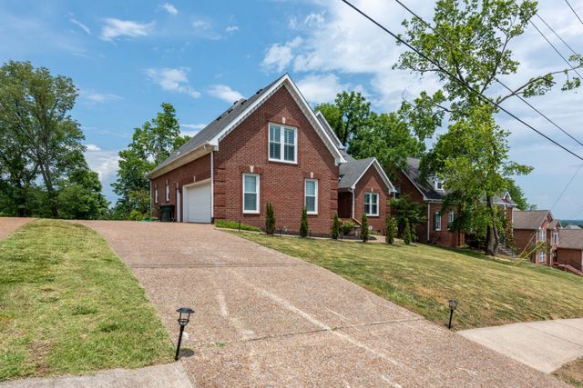 $700,000 | 108 Country Hills Drive | Hendersonville