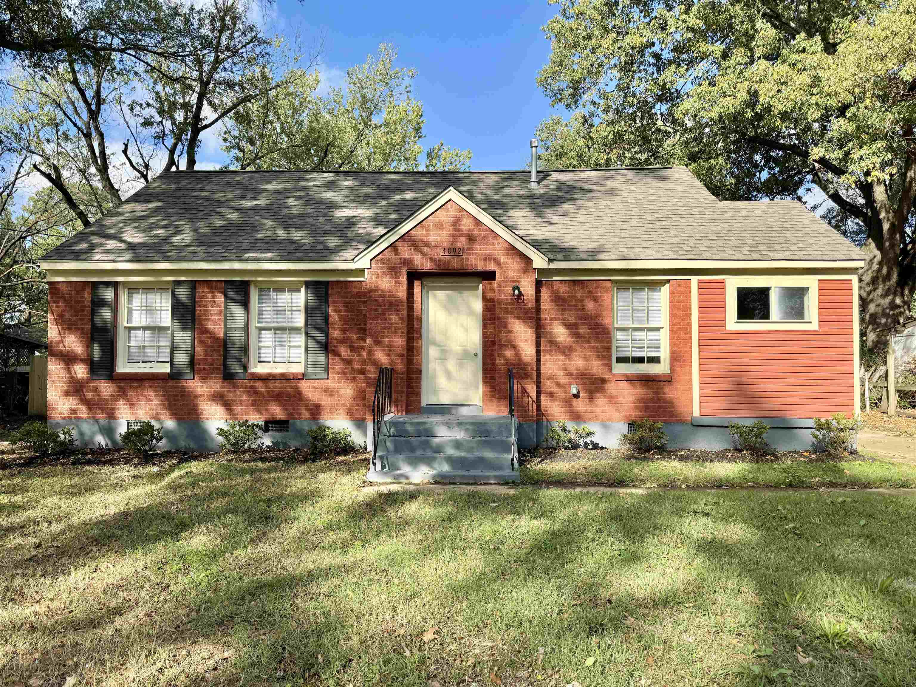 a front view of house with yard