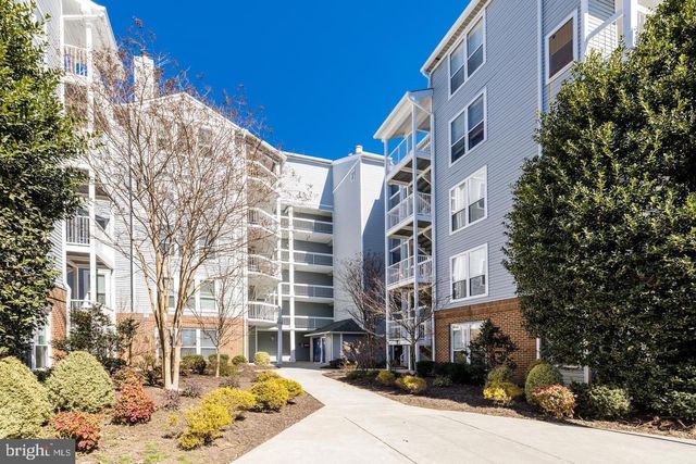 $335,000 | 3176 Summit Square Drive, Unit 4C7 | Oakton