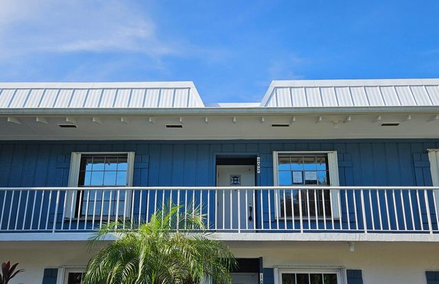 $304,000 | 1852 Southwest Palm City Road, Unit 202 | Poppleton West