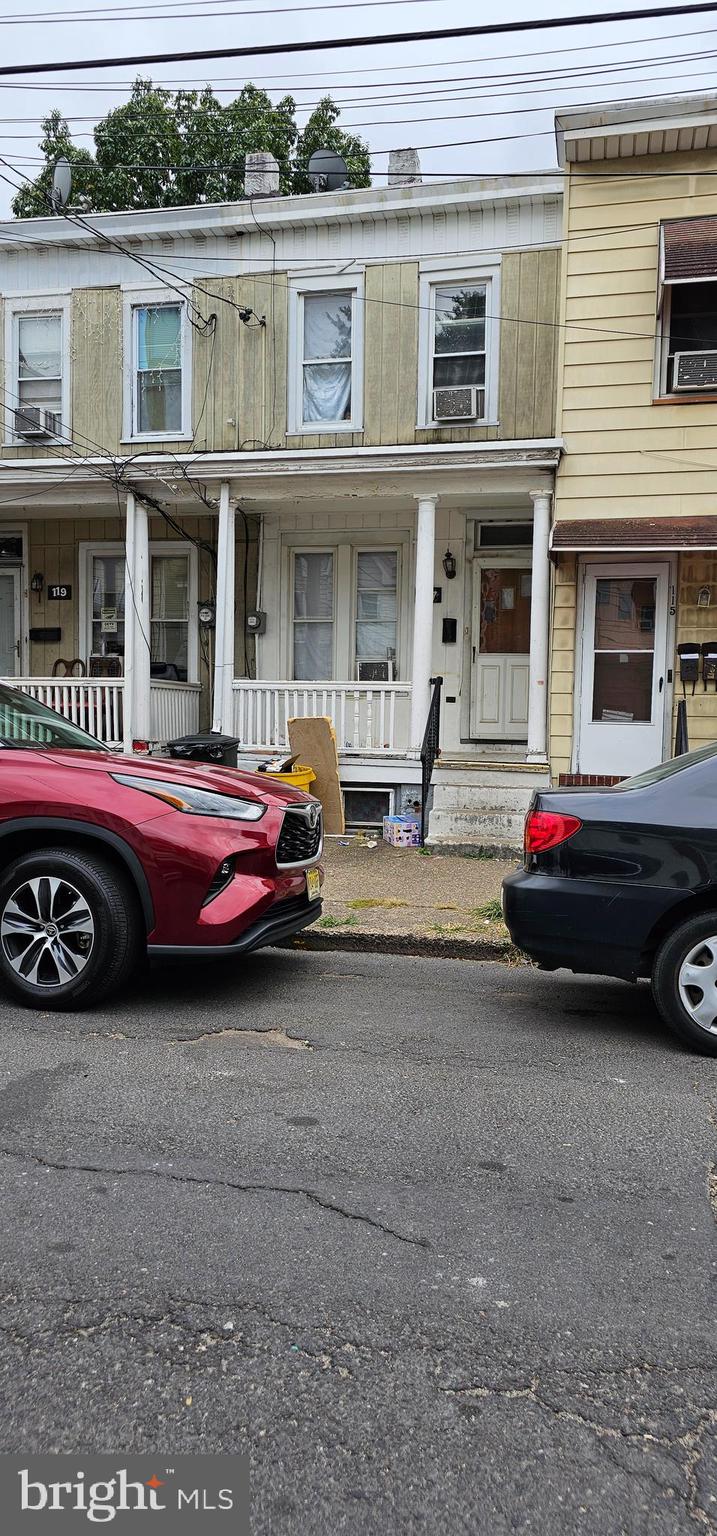 a car parked in front of a building