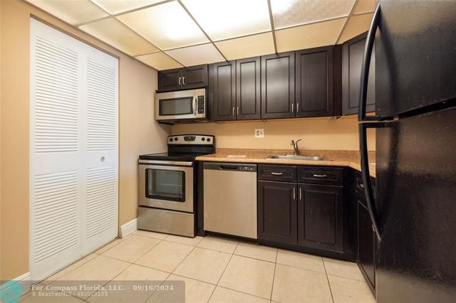 $1,700 | 7901 North Colony Circle, Unit 206 | Woodland Lakes