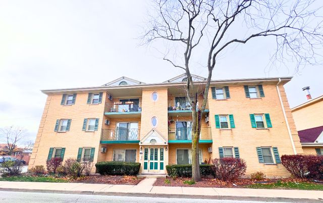 $215,000 | 6566 West Barry Avenue, Unit 201S | Montclare