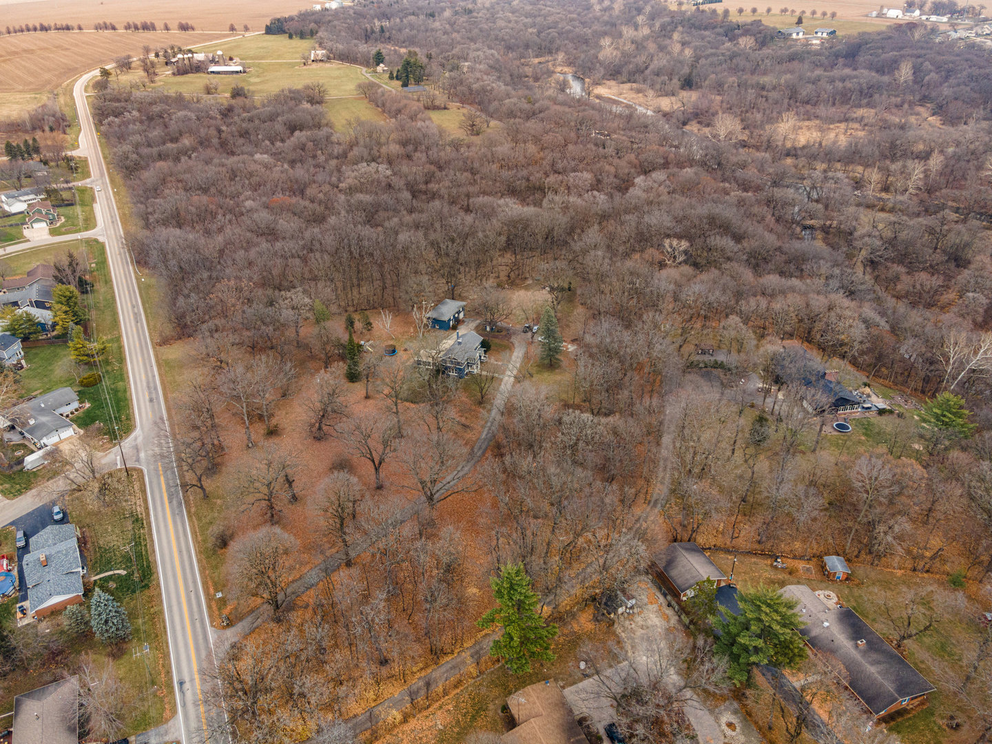 a view of a dry yard