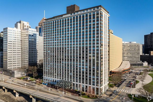 $175,000 | 320 Fort Duquesne Boulevard, Unit 14O | Gateway Towers