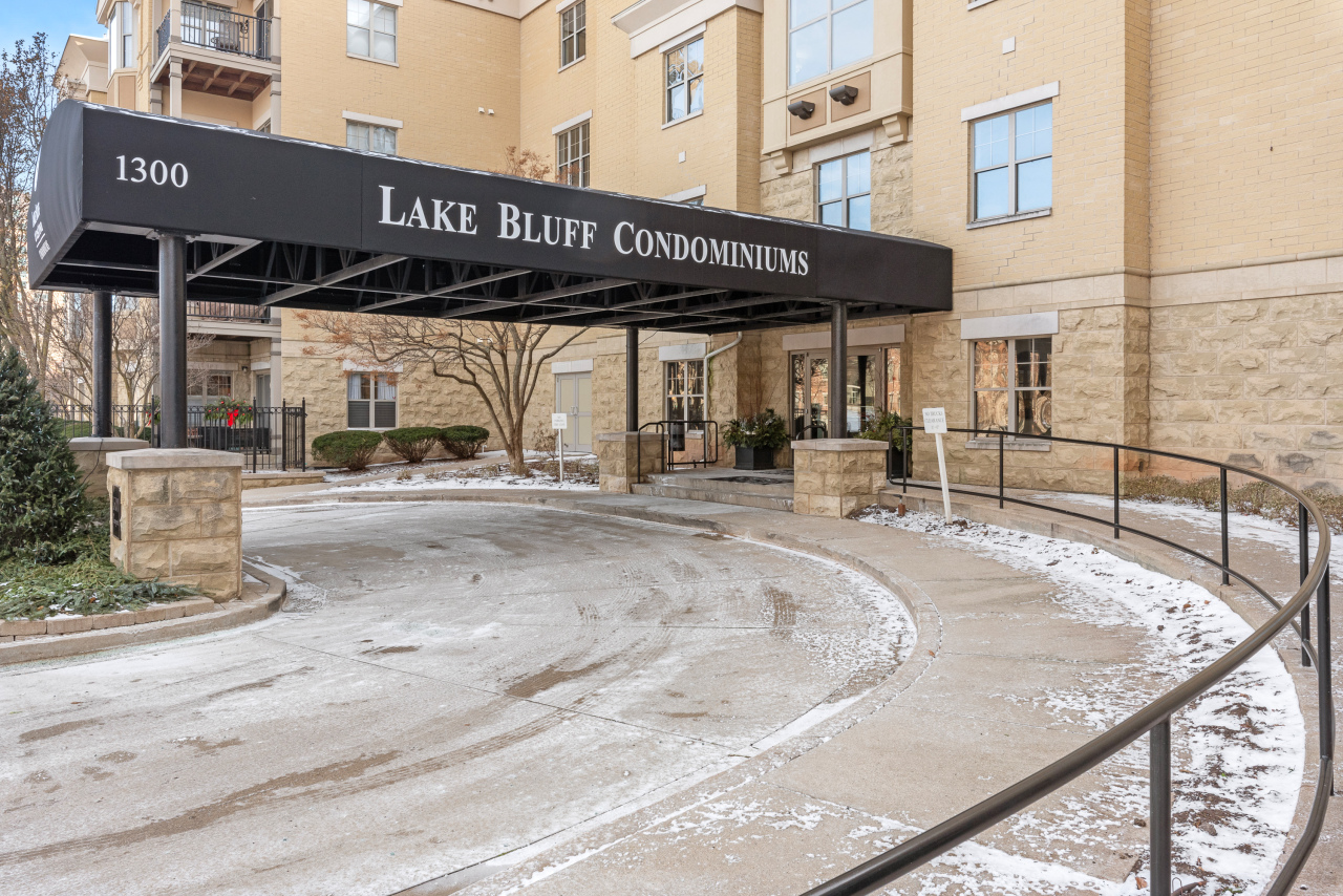 Lake Bluff Condominium Homes