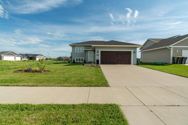 $354,900 | 2260 Fairbanks Drive | North Mankato