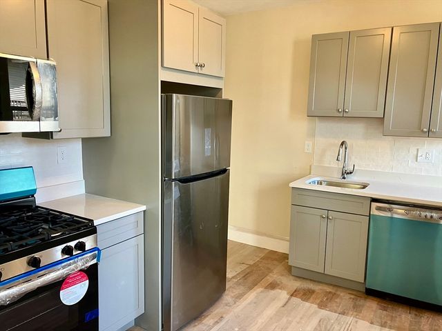 $2,800 | 3 Pleasant Street, Unit 3 | Jones Hill