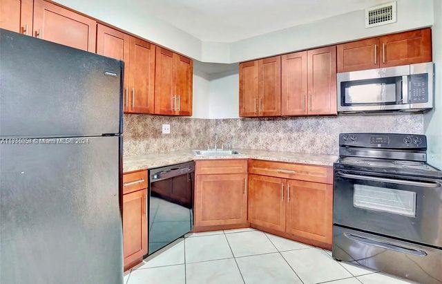 $2,200 | 1450 Northeast 191st Street, Unit 405 | Ojus