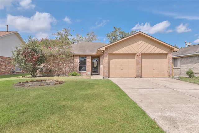 $265,900 | 419 Capehill Drive | Clear Lake