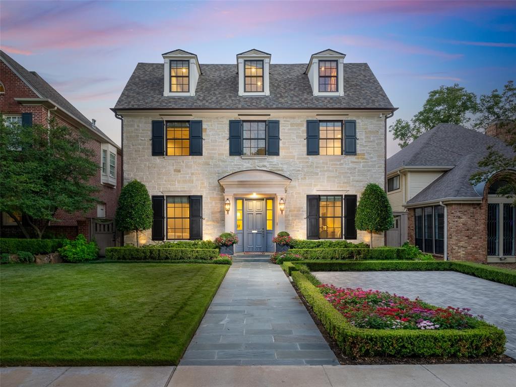 a front view of house with yard