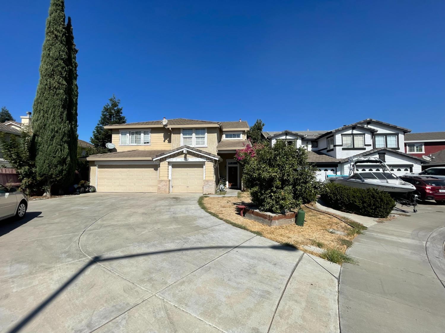 Large Deep Lot on a court that allows 6 cars in driveway along with 3 car garage. Single Car Bay on right is used for storage and has a temporary wooden wall built for separation. Easy removal by seller just ask.