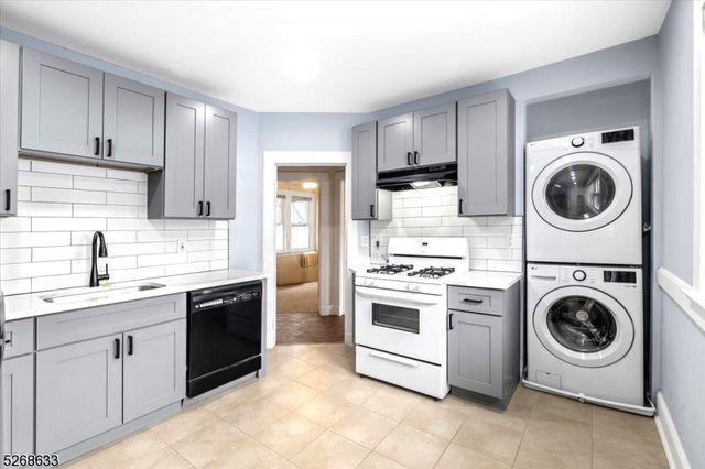 $3,100 | 7 Park Drive West | Tory Corner