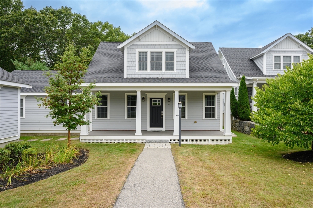 a view of house with garden space