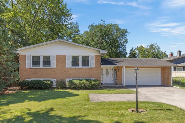 $540,000 | 573 Maple Avenue | Lisle