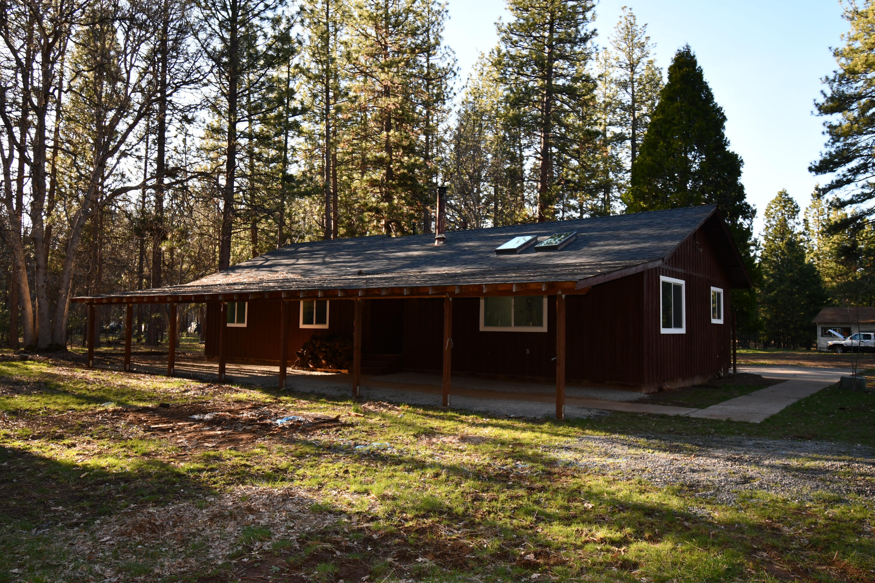 a view of a house with a yard