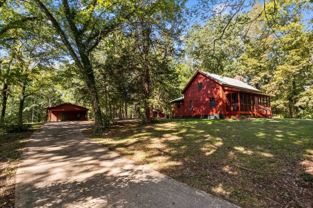 a view of a house with a yard