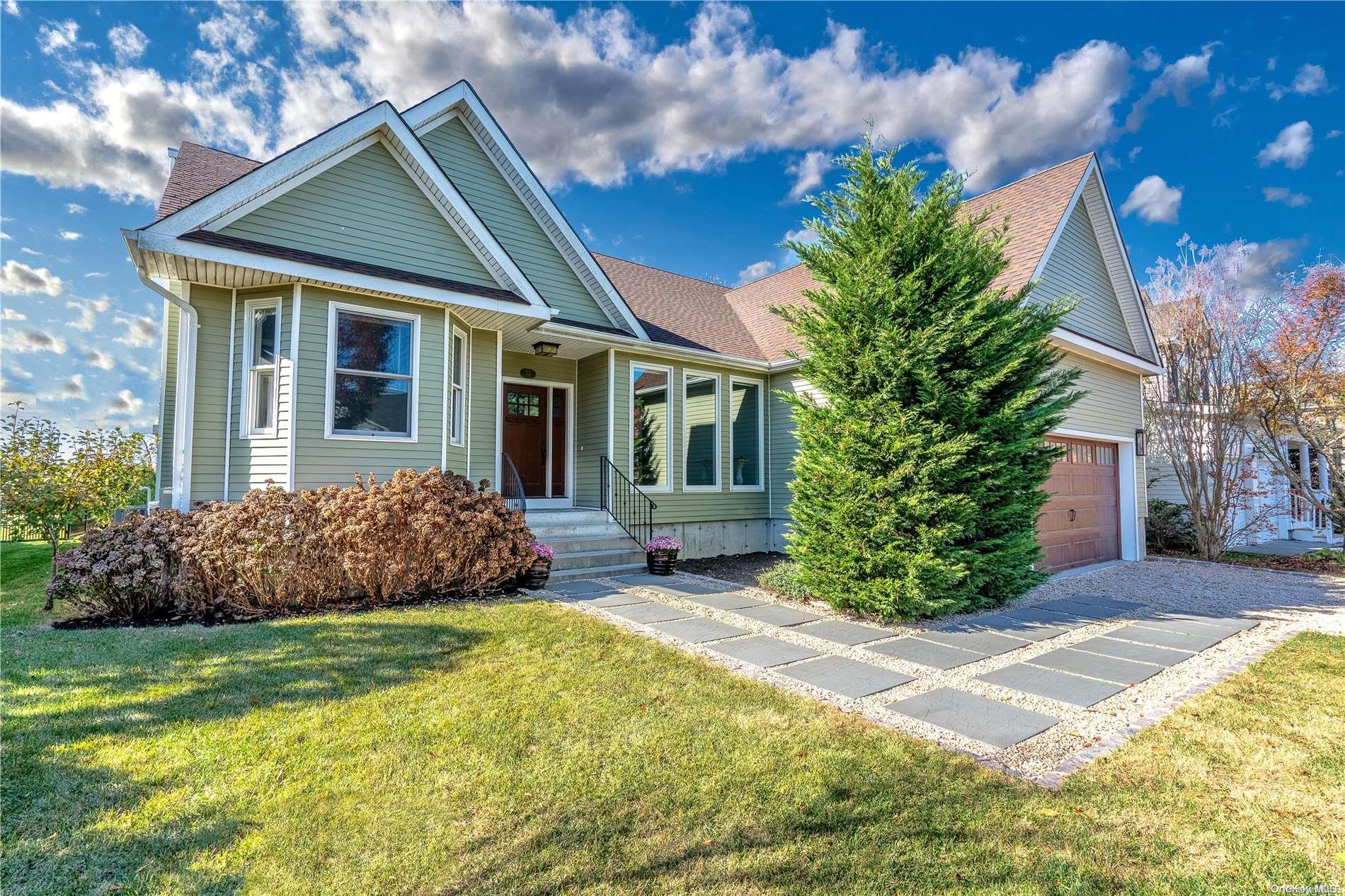 a view of a house with backyard and garden