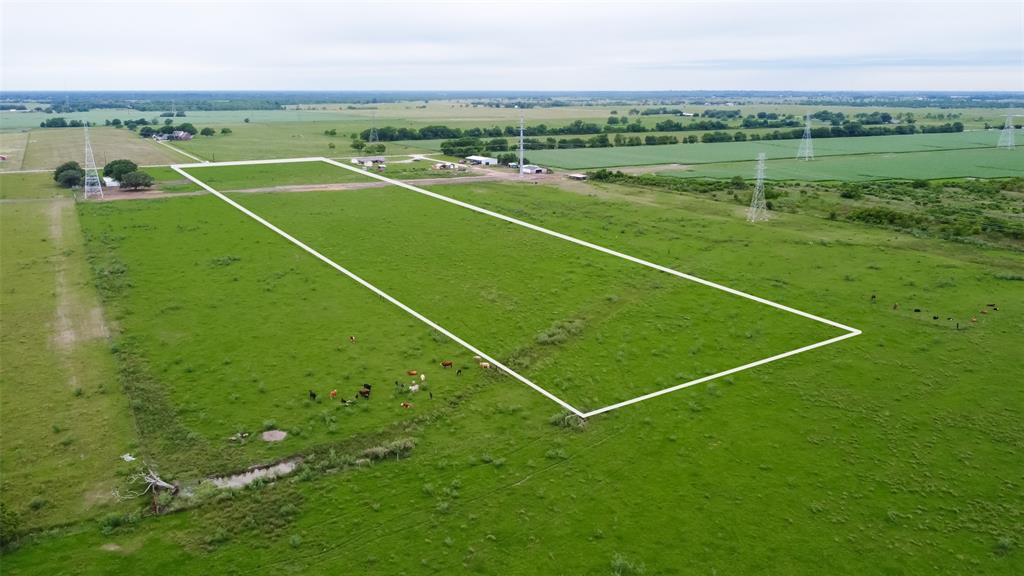 a view of a tennis court