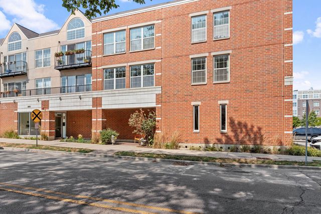 $2,900 | 1800 Dewes Street, Unit 202 | Glenview