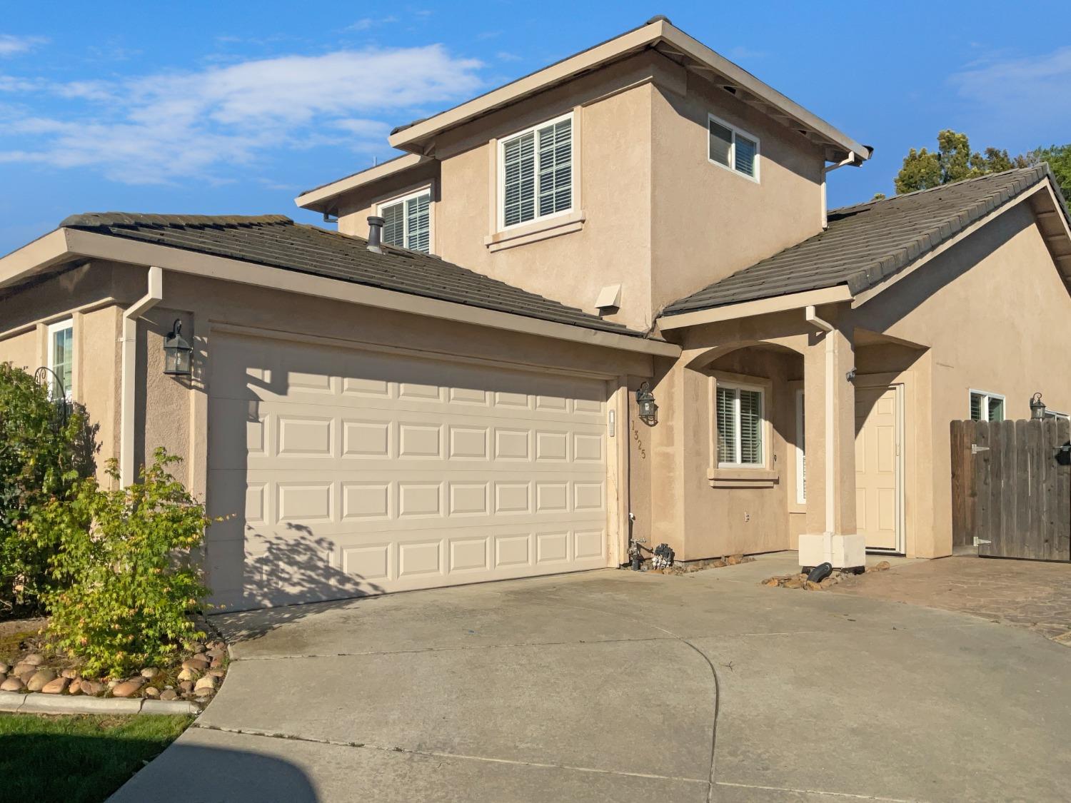 a view of a house with a outdoor space