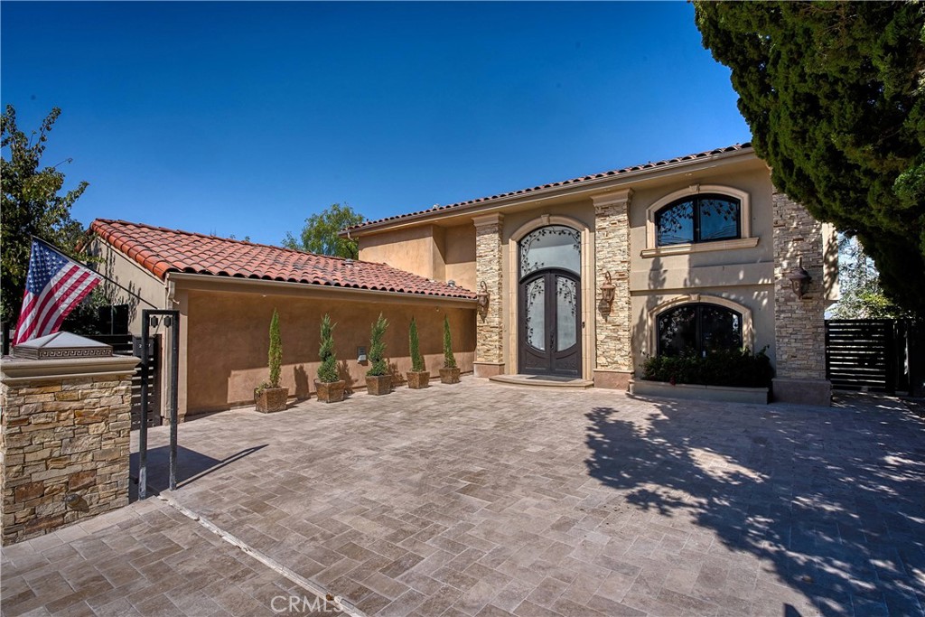 a view of a house with a yard and garage