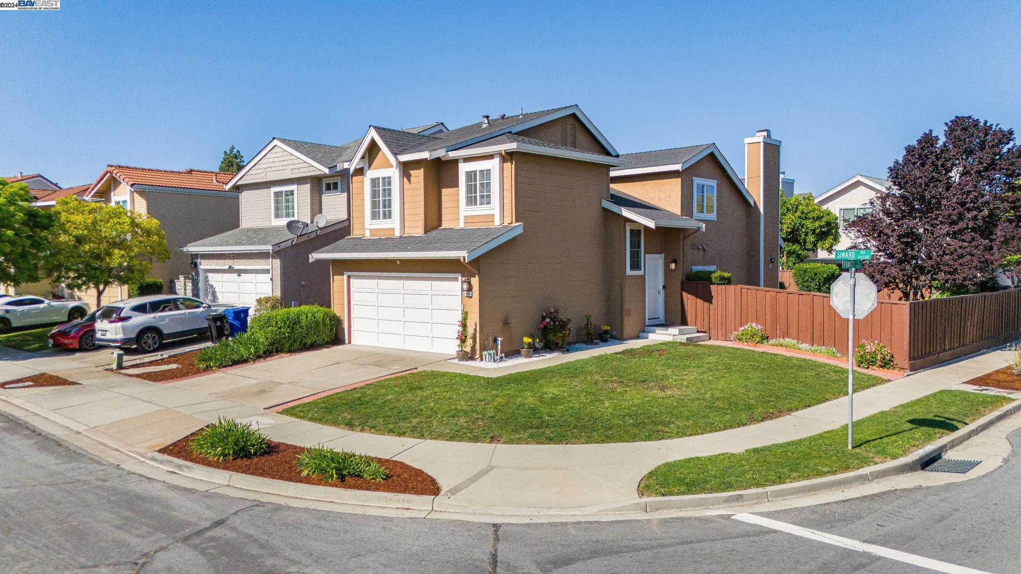 front view of house with a yard