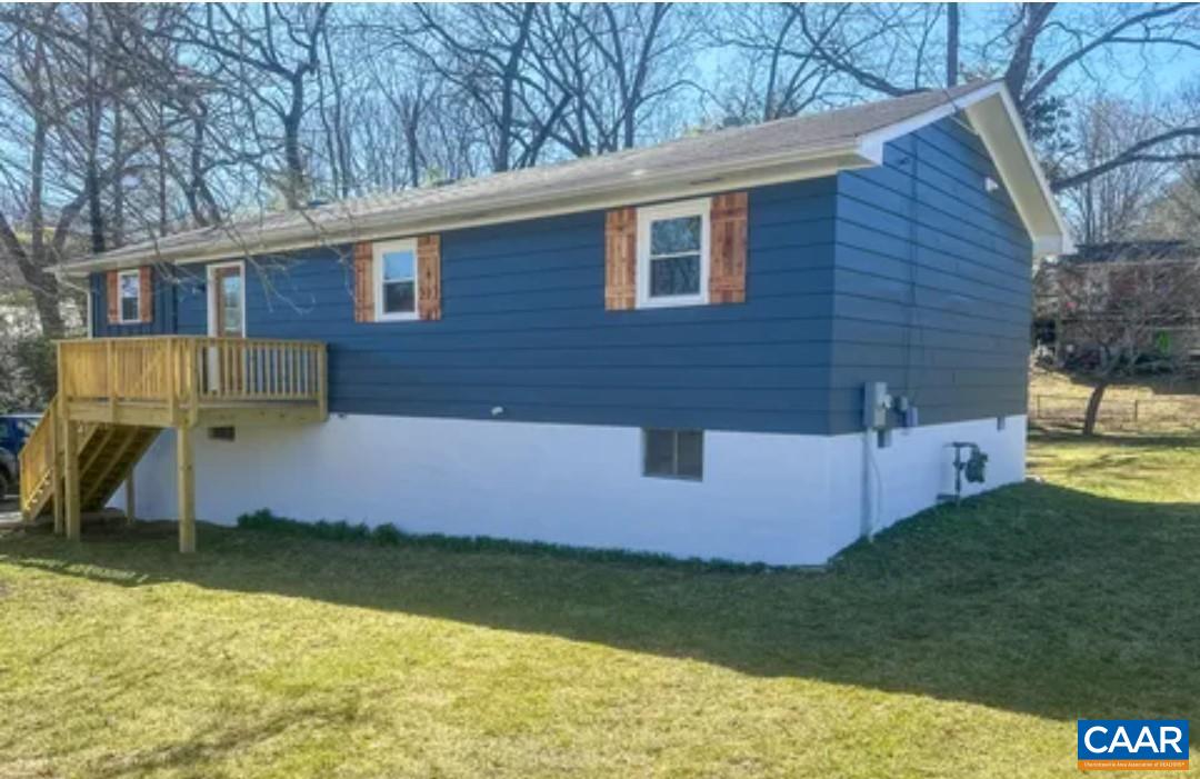 a front view of house with yard