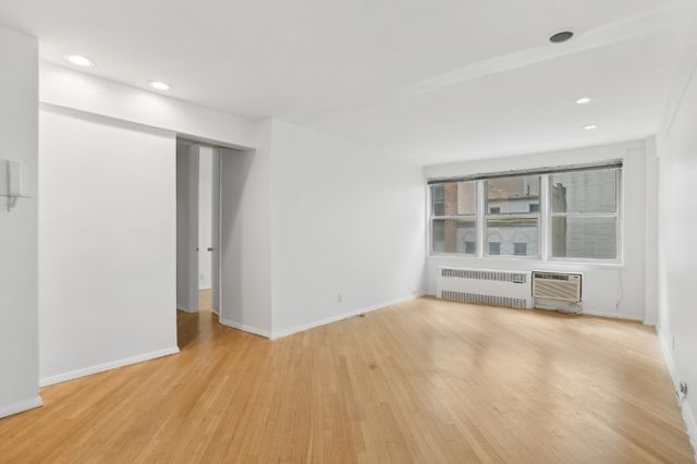 $730,000 | 141 East 55th Street, Unit 5C | Midtown East