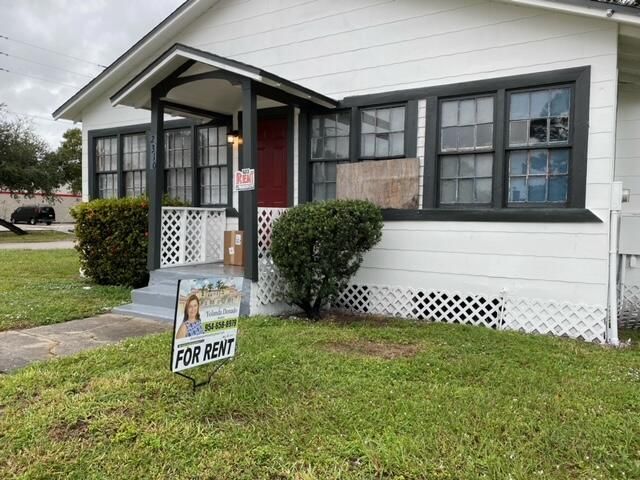 $2,600 | 2310 Orange Avenue | Fort Pierce