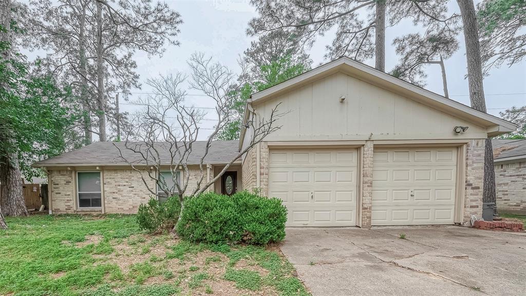 a view of a house with a yard and garage