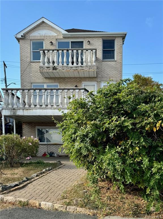 View of front facade with a balcony