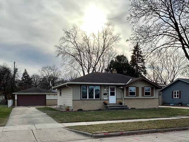 $199,900 | 7001 West Clovernook Street | Menomonee River Hills East