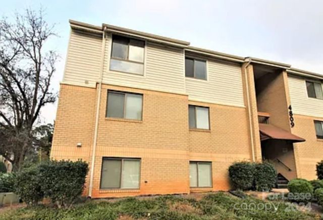 $1,395 | 4809 Spring Lake Drive, Unit E | Eastland-Wilora Lake