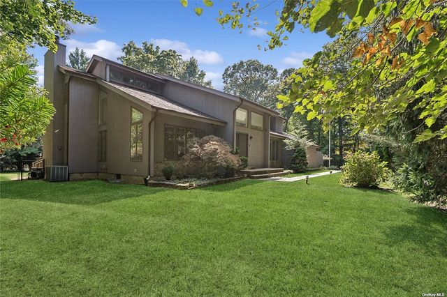 $989,000 | 328 Edgewood Avenue | Smithtown Hamlet