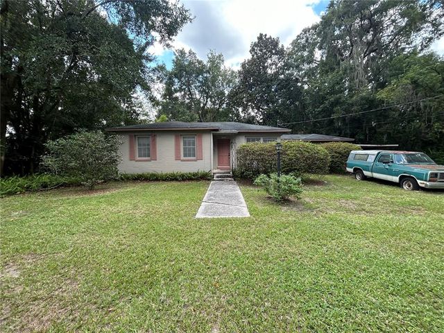 $1,900 | 915 Northeast 11th Avenue | Gainesville