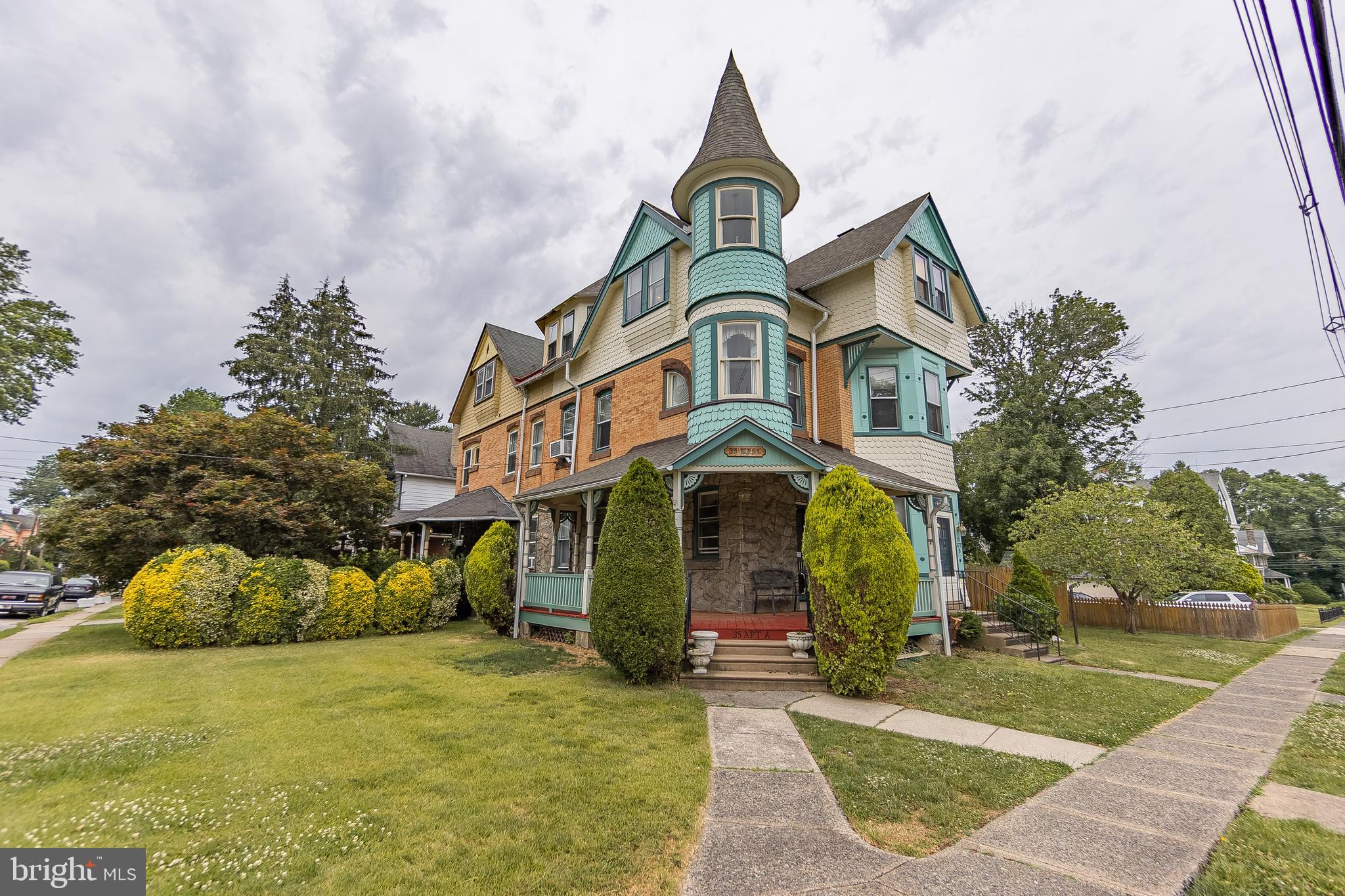 front view of house with a yard