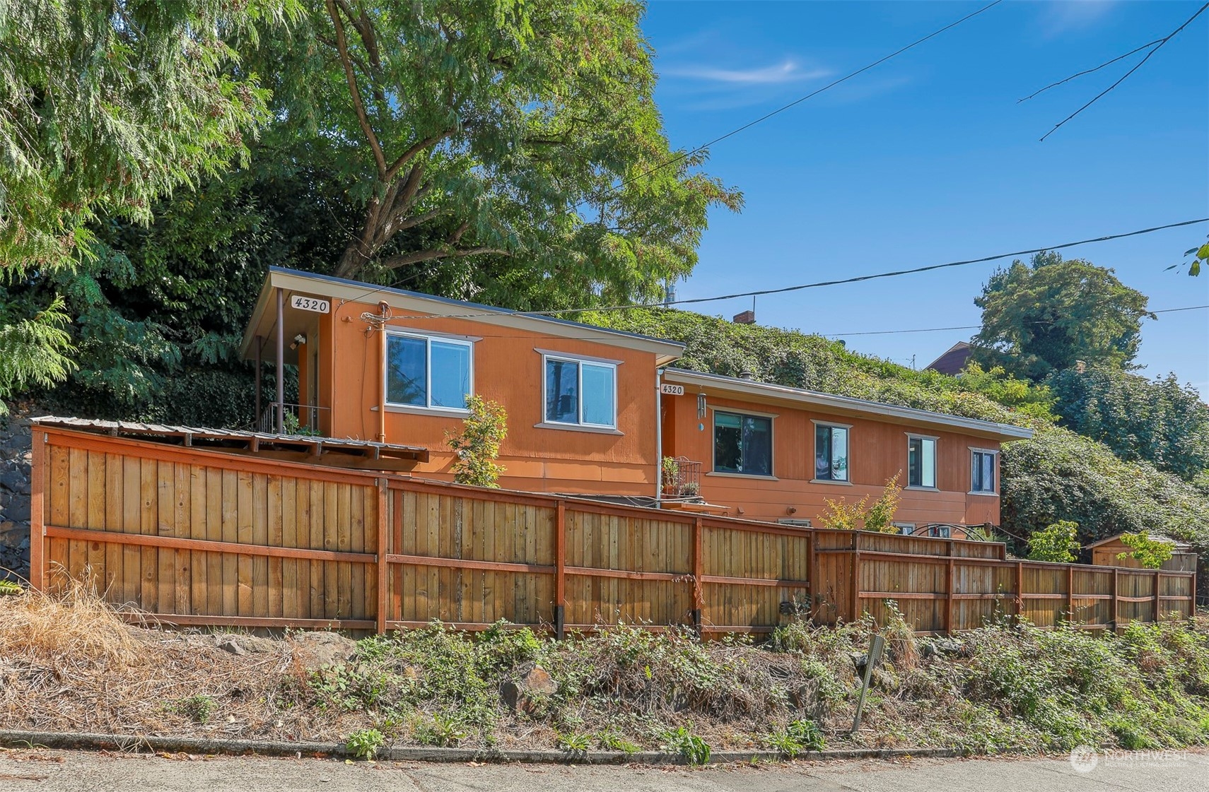 a view of a house with a backyard