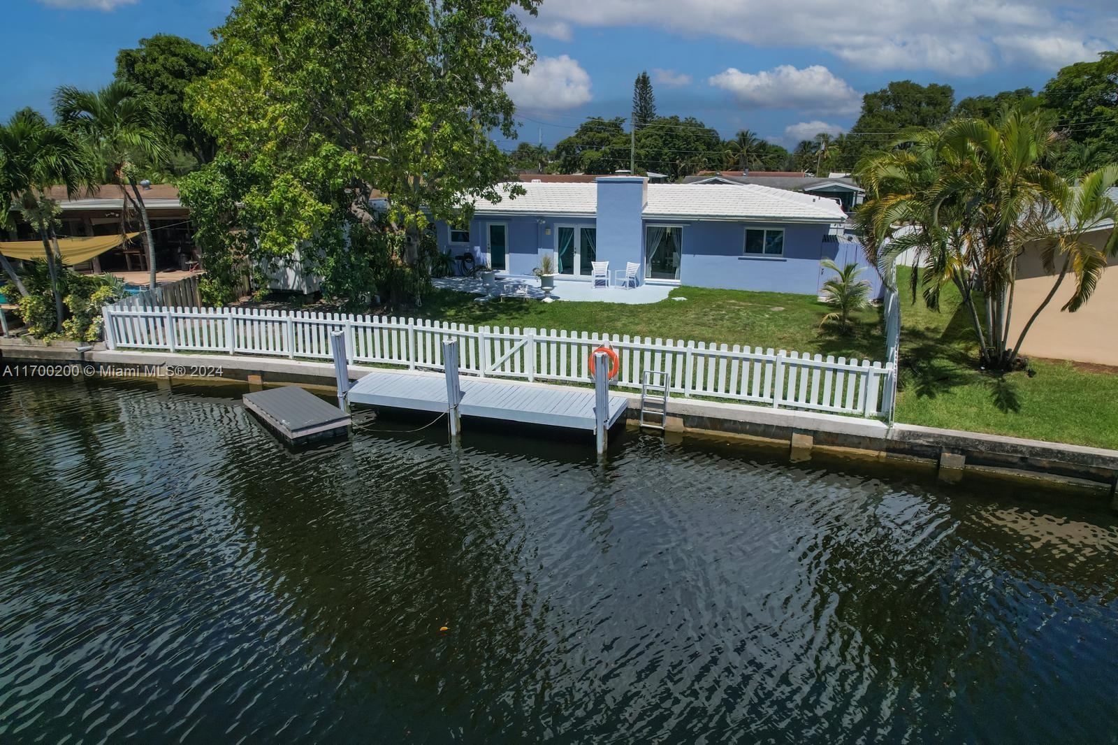 a view of a house with backyard and porch