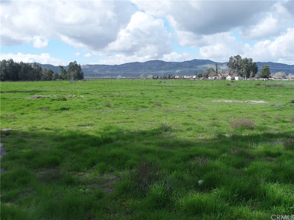 a view of an outdoor space and a yard