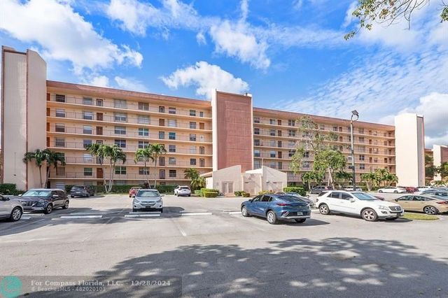 $179,000 | 14671 Bonaire Boulevard, Unit 505 | Villages of Oriole