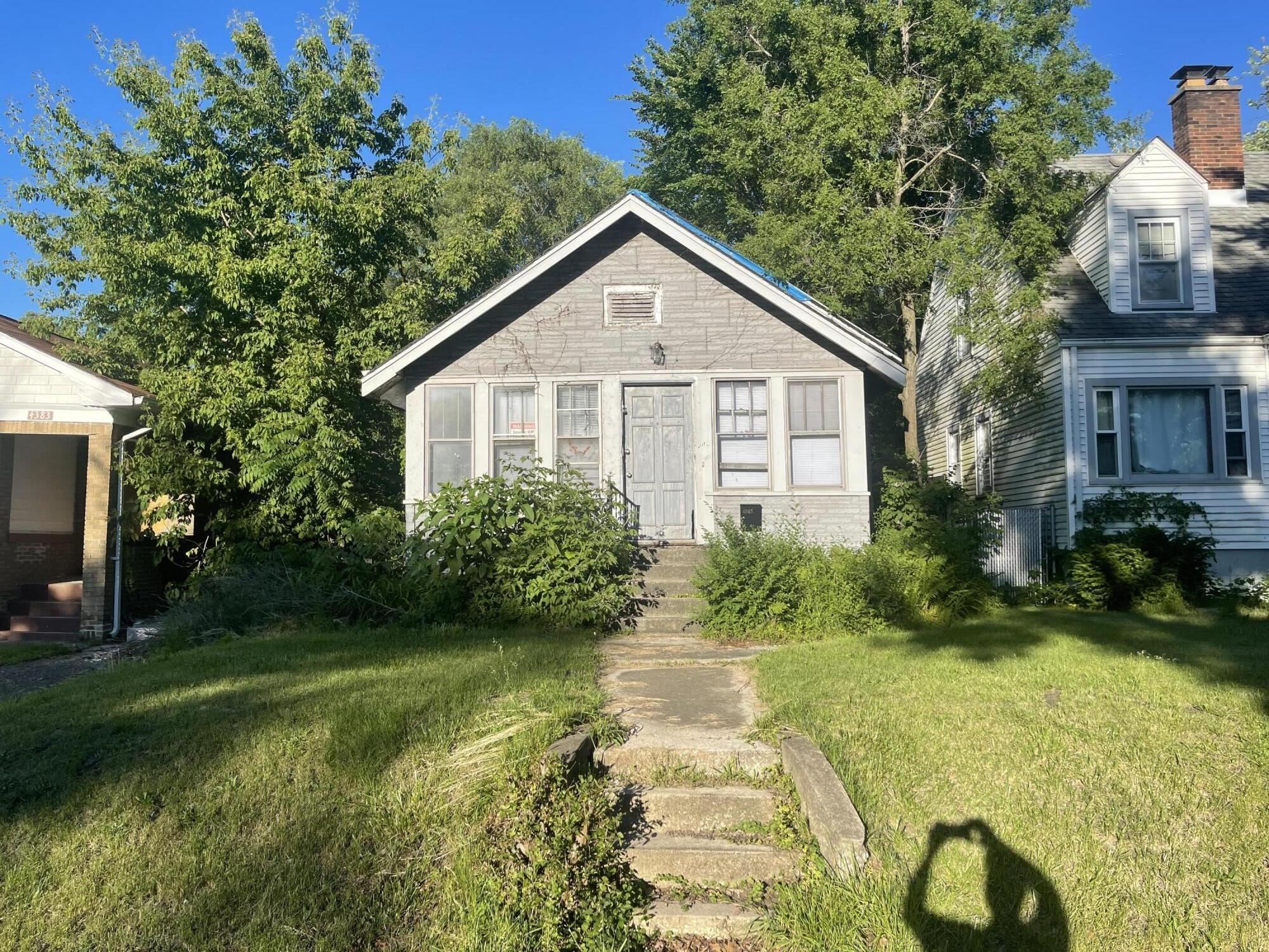 a view of a house with garden and yard