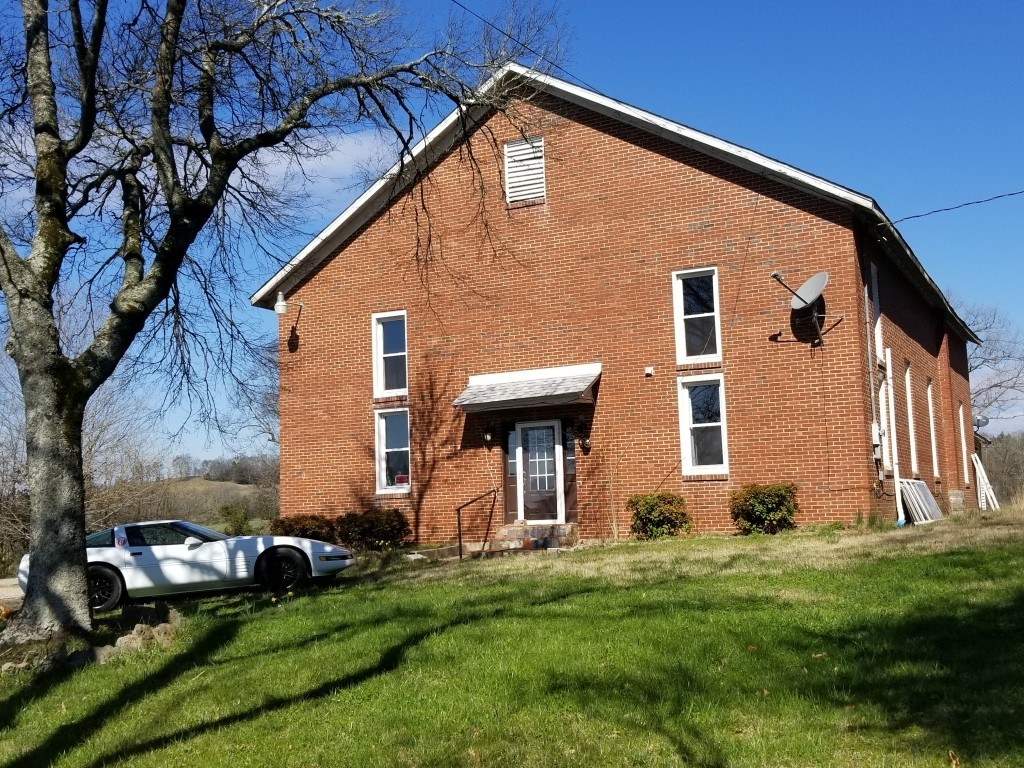 a front view of house with yard