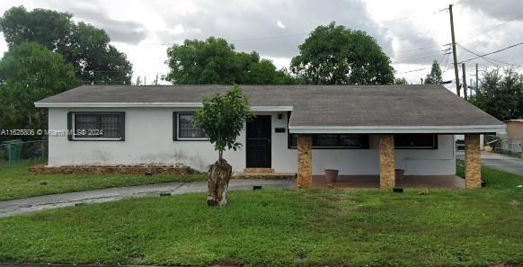 a view of house with backyard