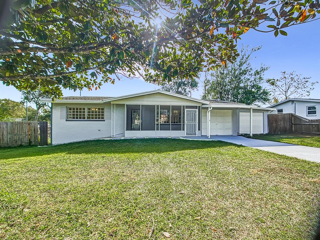 a view of a house with a yard