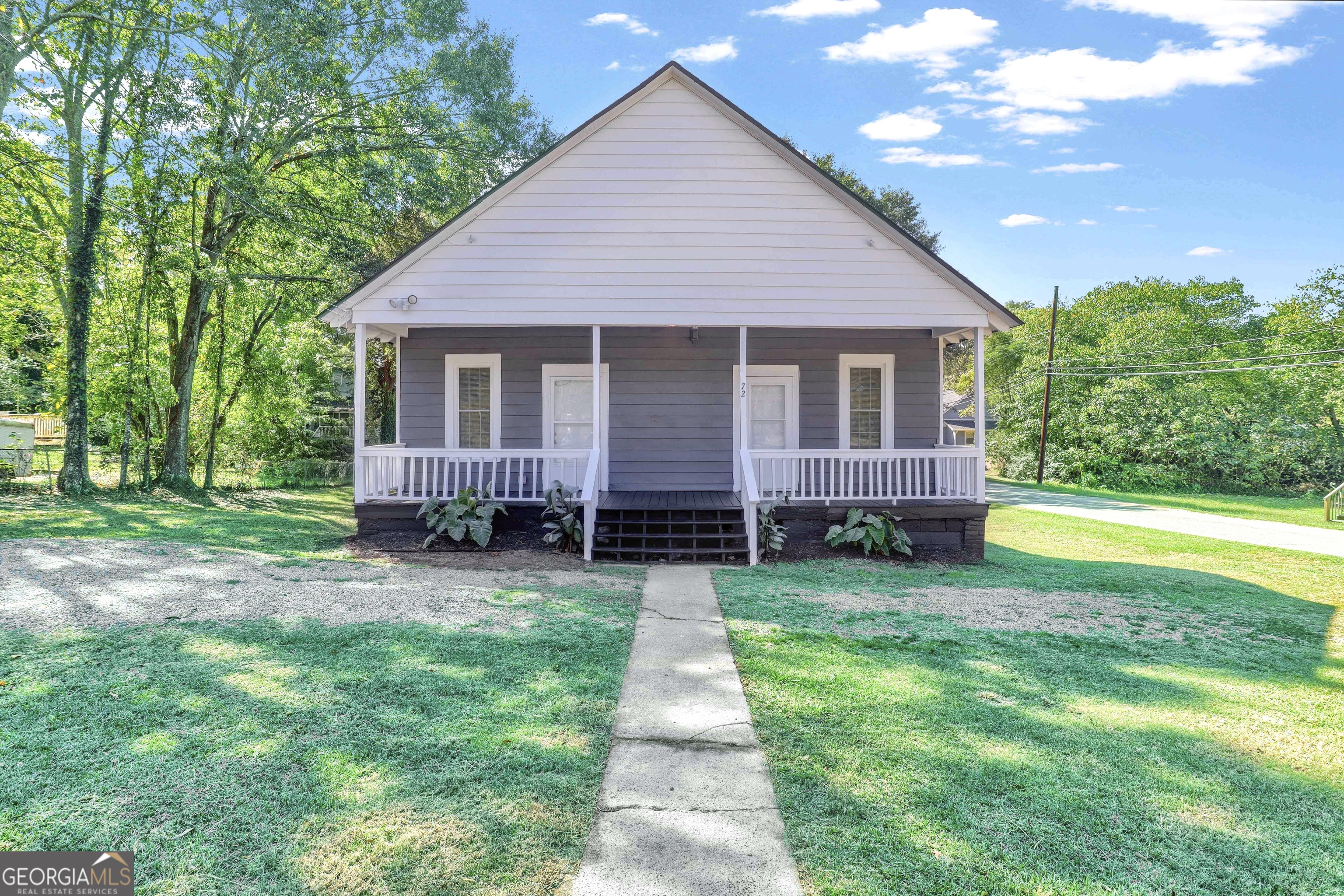 a view of a house with a yard