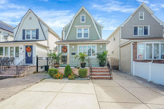 $899,000 | 130-13 Lefferts Boulevard | South Ozone Park