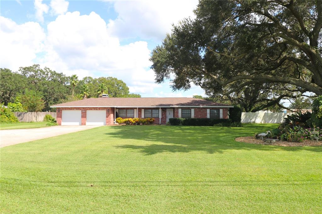 a view of a yard in front of house