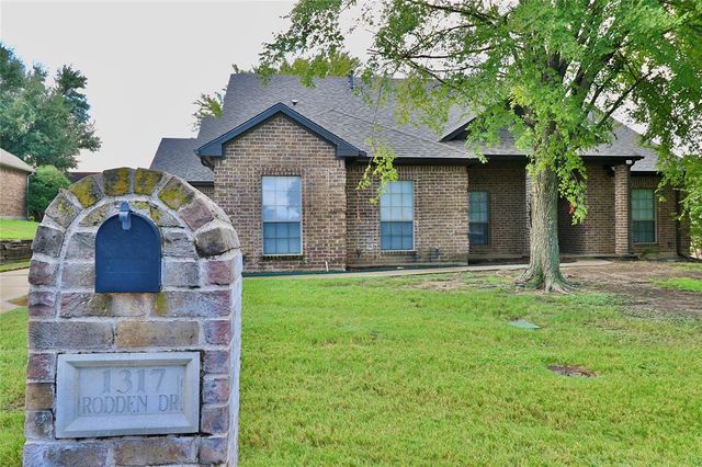 $392,500 | 1317 West Rodden Drive | Decatur