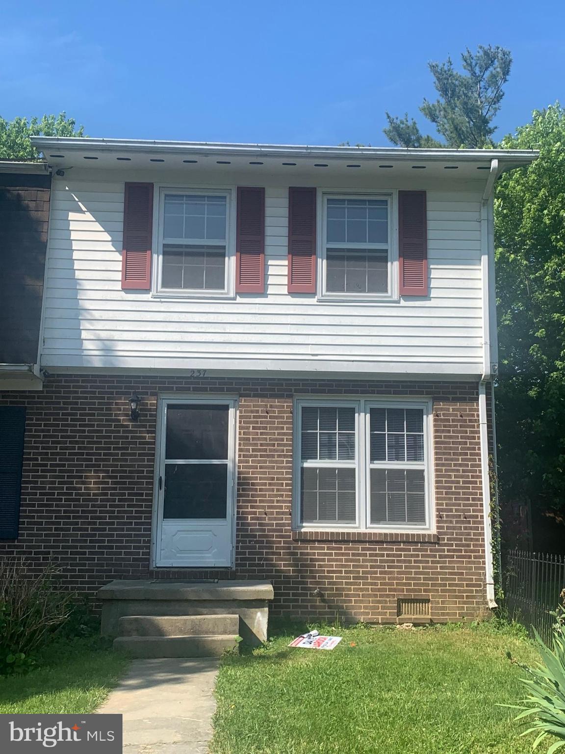 a view of front of a house with a yard